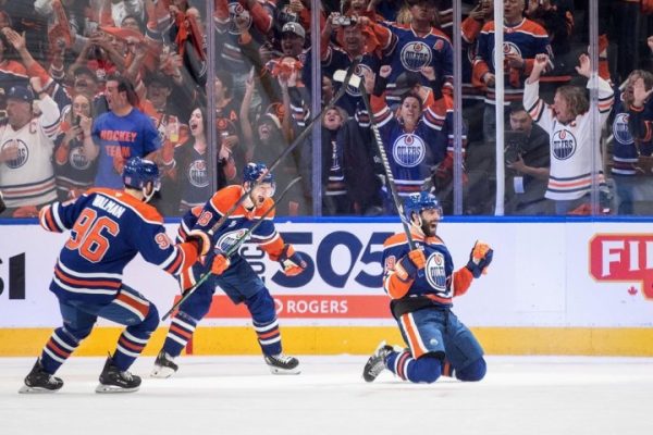 Henrique, Skinner help Oilers push Knights to brink of elimination with 3-0 win